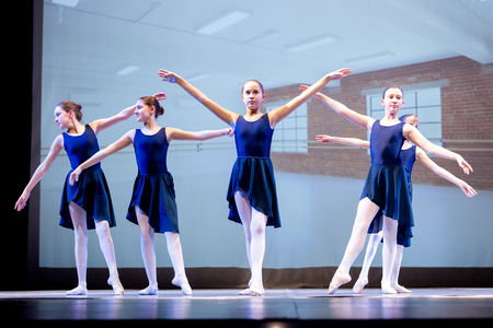 Julije Postojna   KO SANJE POSTANEJO PLES foto V. Leban